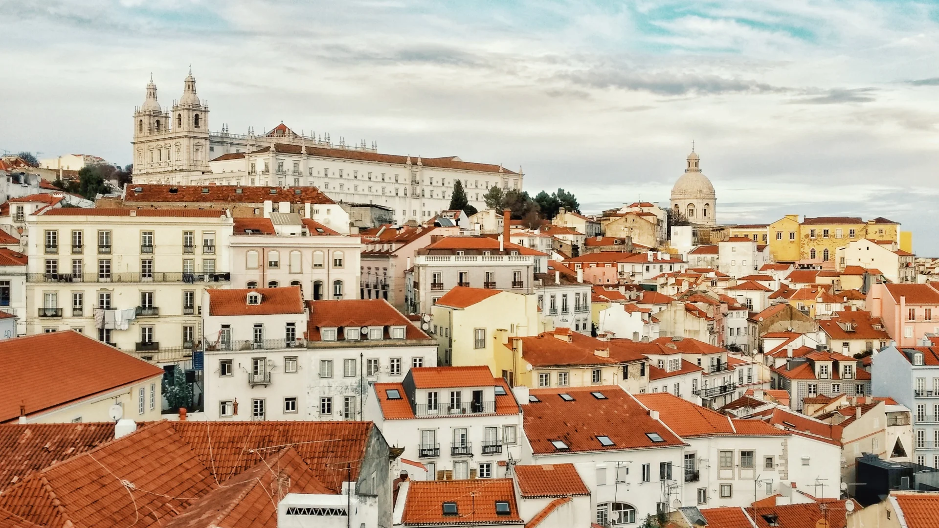 Hiring foreign employees in Portugal: a guide to work permits and immigration compliance